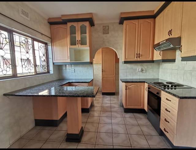 3 BEDROOM HOUSE FOR SALE IN CRAIGIEBURN
